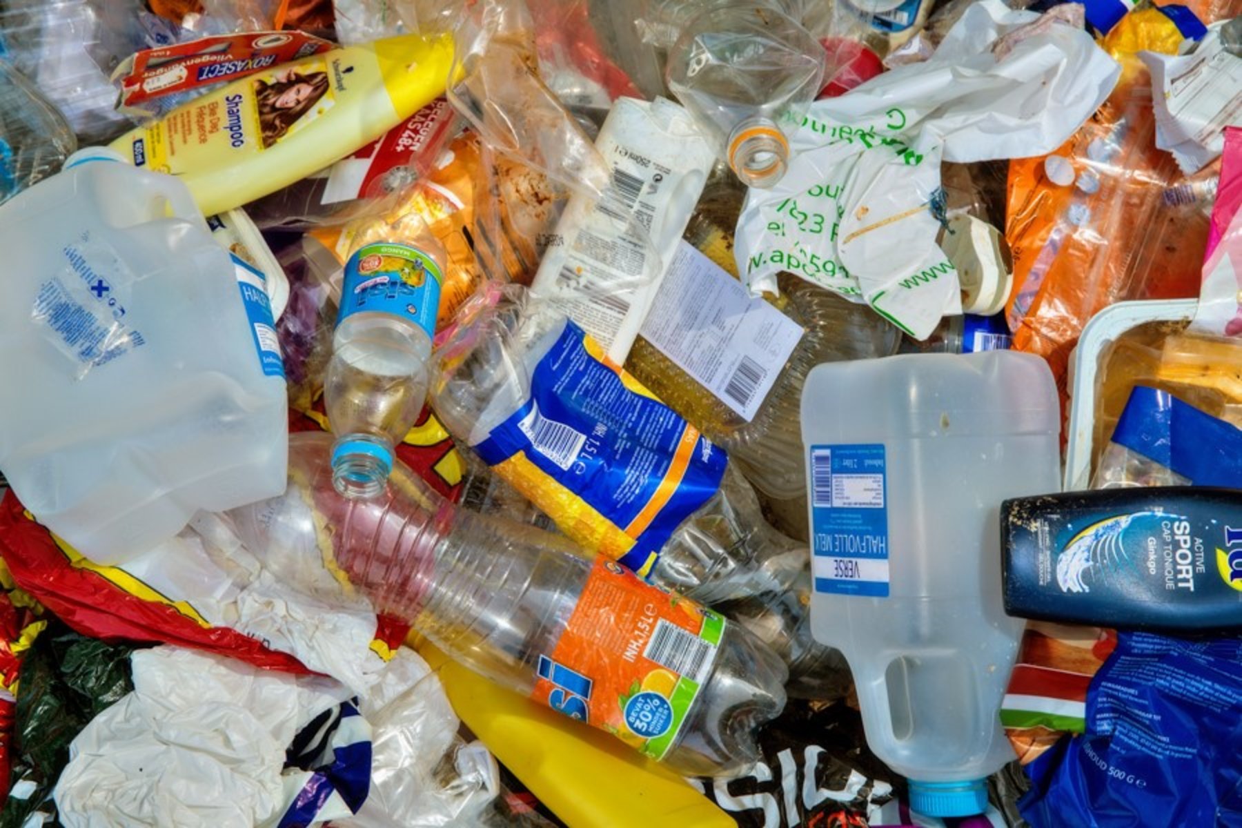 Doe plastic bij restafval (en niet bij het PMD)